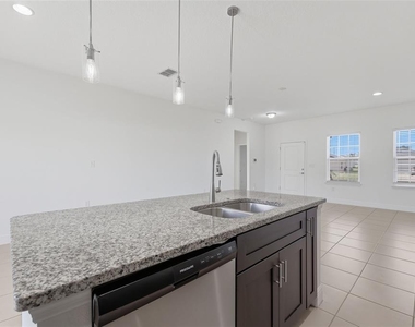 304 Begonia Court - Photo Thumbnail 10