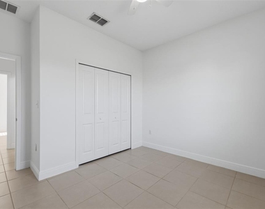 304 Begonia Court - Photo Thumbnail 16