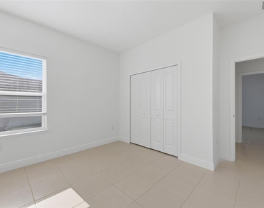 304 Begonia Court - Photo Thumbnail 19