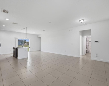 304 Begonia Court - Photo Thumbnail 5