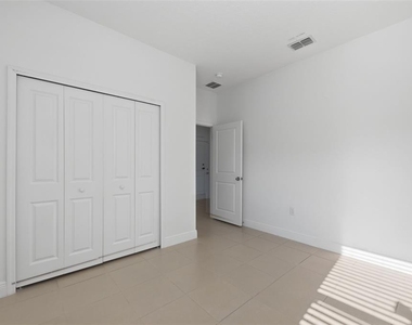 304 Begonia Court - Photo Thumbnail 20