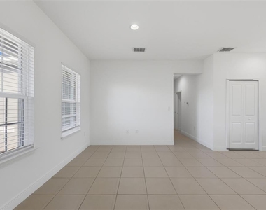 304 Begonia Court - Photo Thumbnail 4