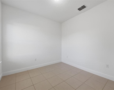 304 Begonia Court - Photo Thumbnail 21