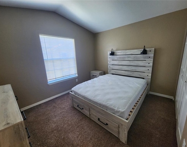 821 Grand Regency Pointe - Photo Thumbnail 11