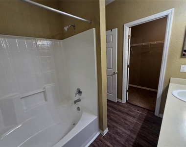 821 Grand Regency Pointe - Photo Thumbnail 5