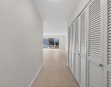 700 Melrose Avenue - Photo Thumbnail 2