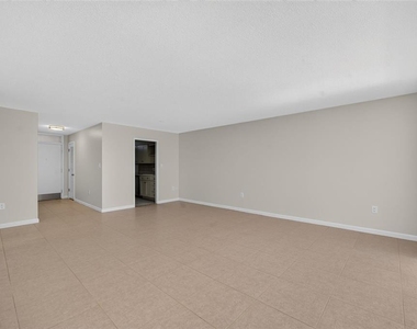 700 Melrose Avenue - Photo Thumbnail 6