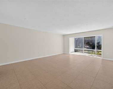 700 Melrose Avenue - Photo Thumbnail 3