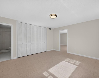 700 Melrose Avenue - Photo Thumbnail 16
