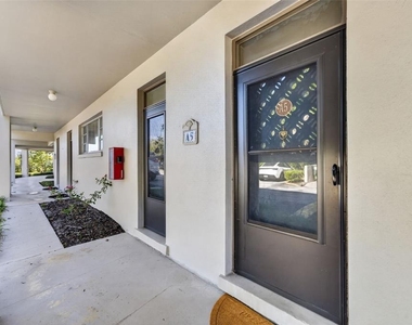 700 Melrose Avenue - Photo Thumbnail 1