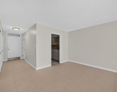 700 Melrose Avenue - Photo Thumbnail 10