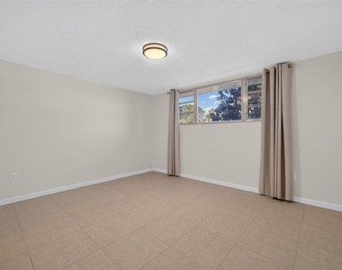700 Melrose Avenue - Photo Thumbnail 18