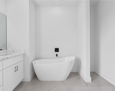 13438 Mcintosh Avenue - Photo Thumbnail 10