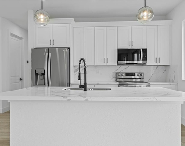 13438 Mcintosh Avenue - Photo Thumbnail 4