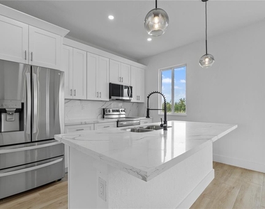 13438 Mcintosh Avenue - Photo Thumbnail 6