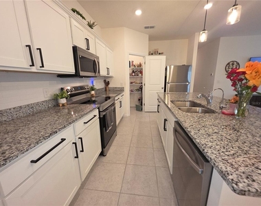 1569 Effra Way - Photo Thumbnail 5