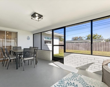 13923 Brewster Drive - Photo Thumbnail 18