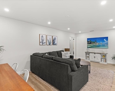 13923 Brewster Drive - Photo Thumbnail 5