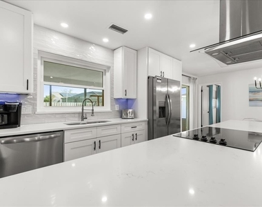 13923 Brewster Drive - Photo Thumbnail 14