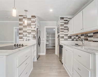 1129 Ne 12th Street - Photo Thumbnail 13