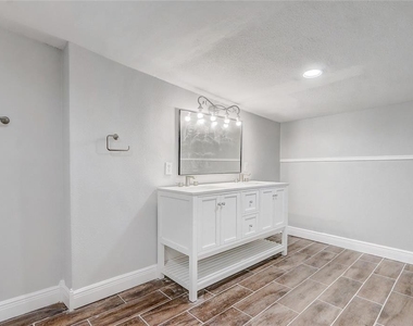 1129 Ne 12th Street - Photo Thumbnail 17