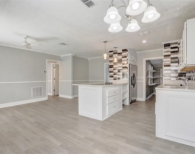 1129 Ne 12th Street - Photo Thumbnail 12