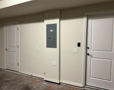 527 Piazza Point - Photo Thumbnail 70
