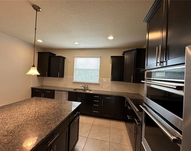 527 Piazza Point - Photo Thumbnail 60