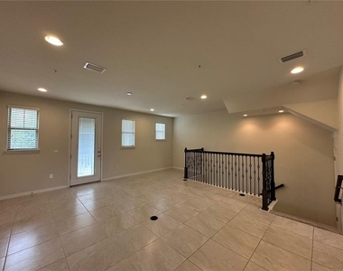 527 Piazza Point - Photo Thumbnail 8