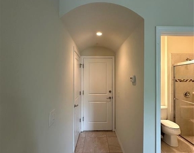 527 Piazza Point - Photo Thumbnail 18