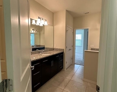 527 Piazza Point - Photo Thumbnail 30