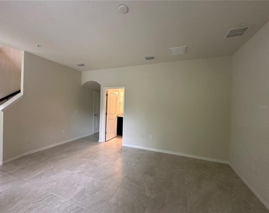527 Piazza Point - Photo Thumbnail 3