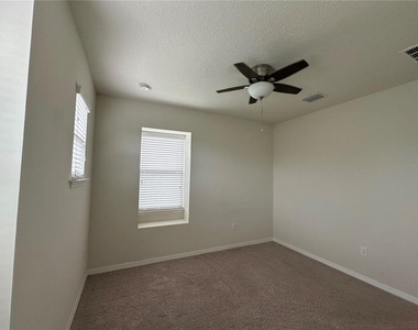527 Piazza Point - Photo Thumbnail 42