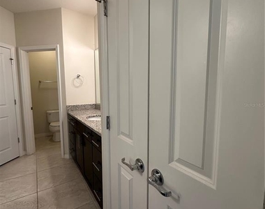 527 Piazza Point - Photo Thumbnail 35