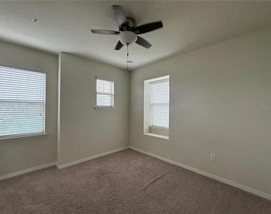 527 Piazza Point - Photo Thumbnail 40
