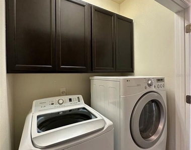 527 Piazza Point - Photo Thumbnail 50