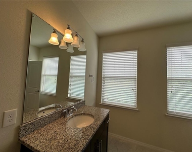 527 Piazza Point - Photo Thumbnail 46