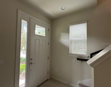 527 Piazza Point - Photo Thumbnail 2