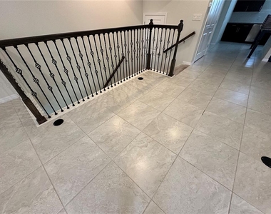 527 Piazza Point - Photo Thumbnail 16