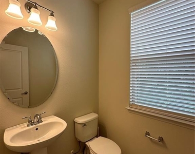 527 Piazza Point - Photo Thumbnail 58