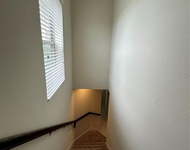 527 Piazza Point - Photo Thumbnail 56