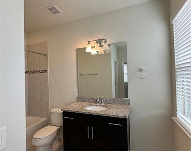 527 Piazza Point - Photo Thumbnail 45