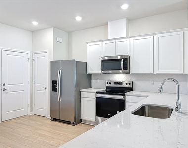 431 Meadowland Point - Photo Thumbnail 13