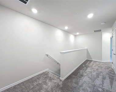 431 Meadowland Point - Photo Thumbnail 25