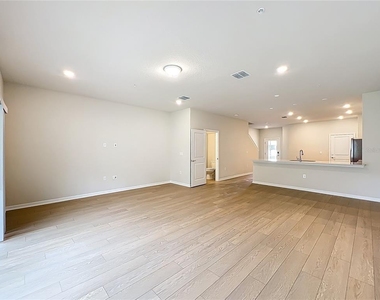 431 Meadowland Point - Photo Thumbnail 18