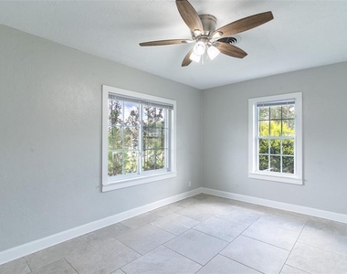 916 Cohassett Avenue - Photo Thumbnail 5