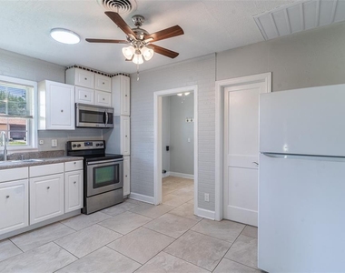 916 Cohassett Avenue - Photo Thumbnail 1