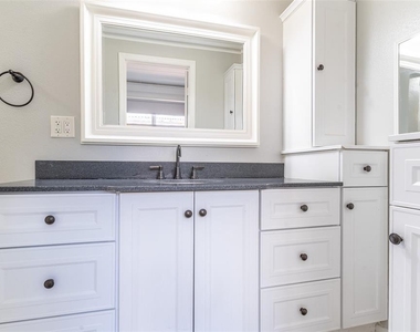 916 Cohassett Avenue - Photo Thumbnail 10