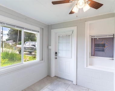 916 Cohassett Avenue - Photo Thumbnail 4