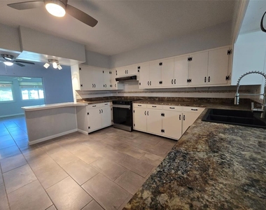 507 Lake Lulu Drive - Photo Thumbnail 1